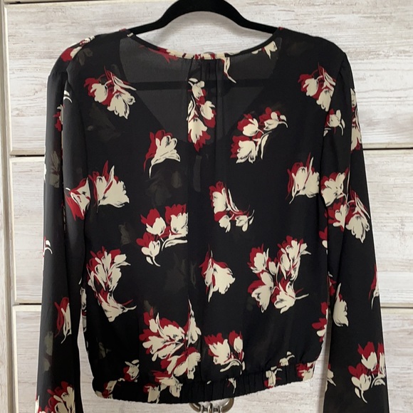 🛍 Beautiful Blouse! - Picture 5 of 9